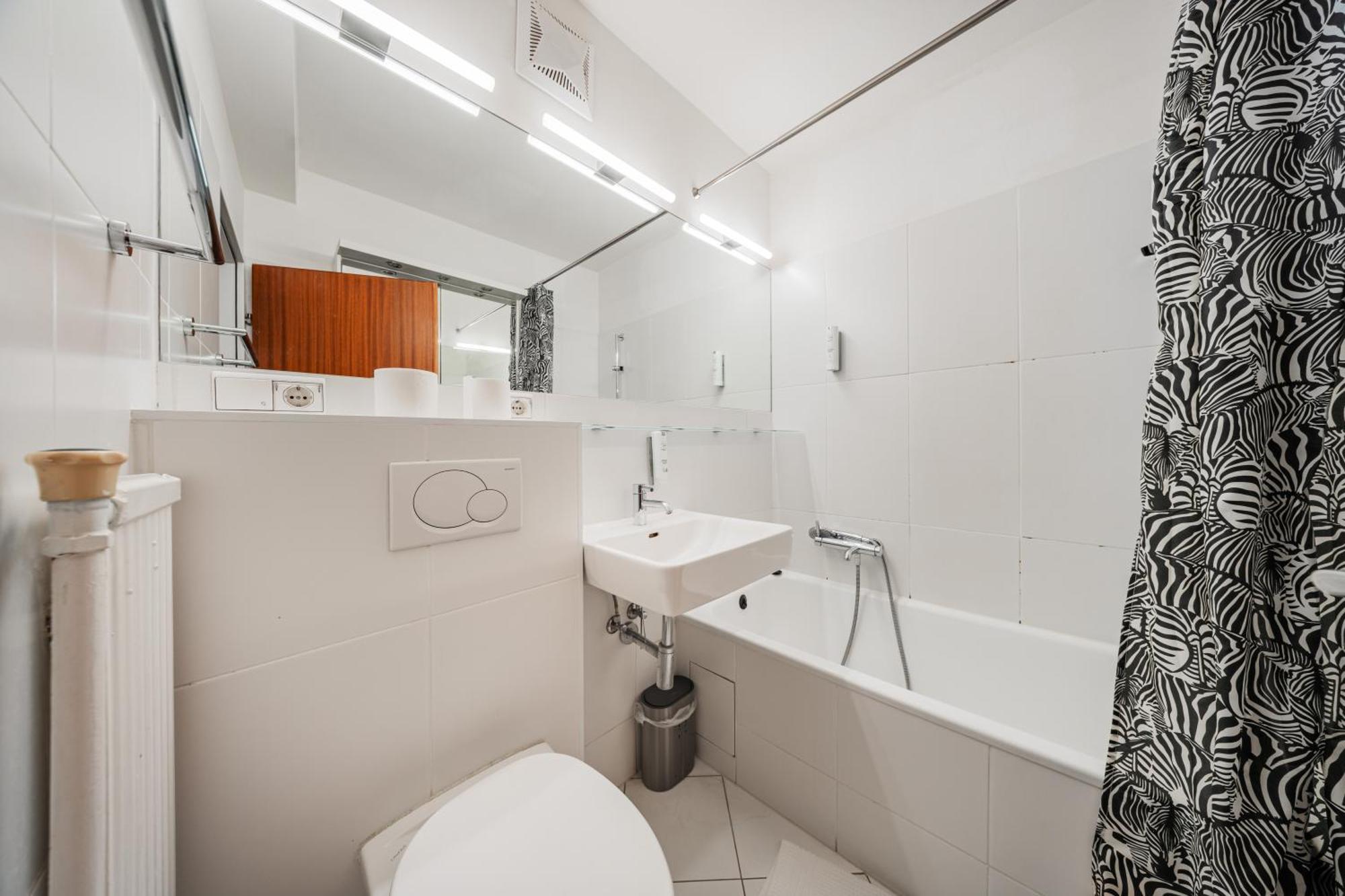 Апартаменты Studio Next To Karlskirche #17 Вена Экстерьер фото