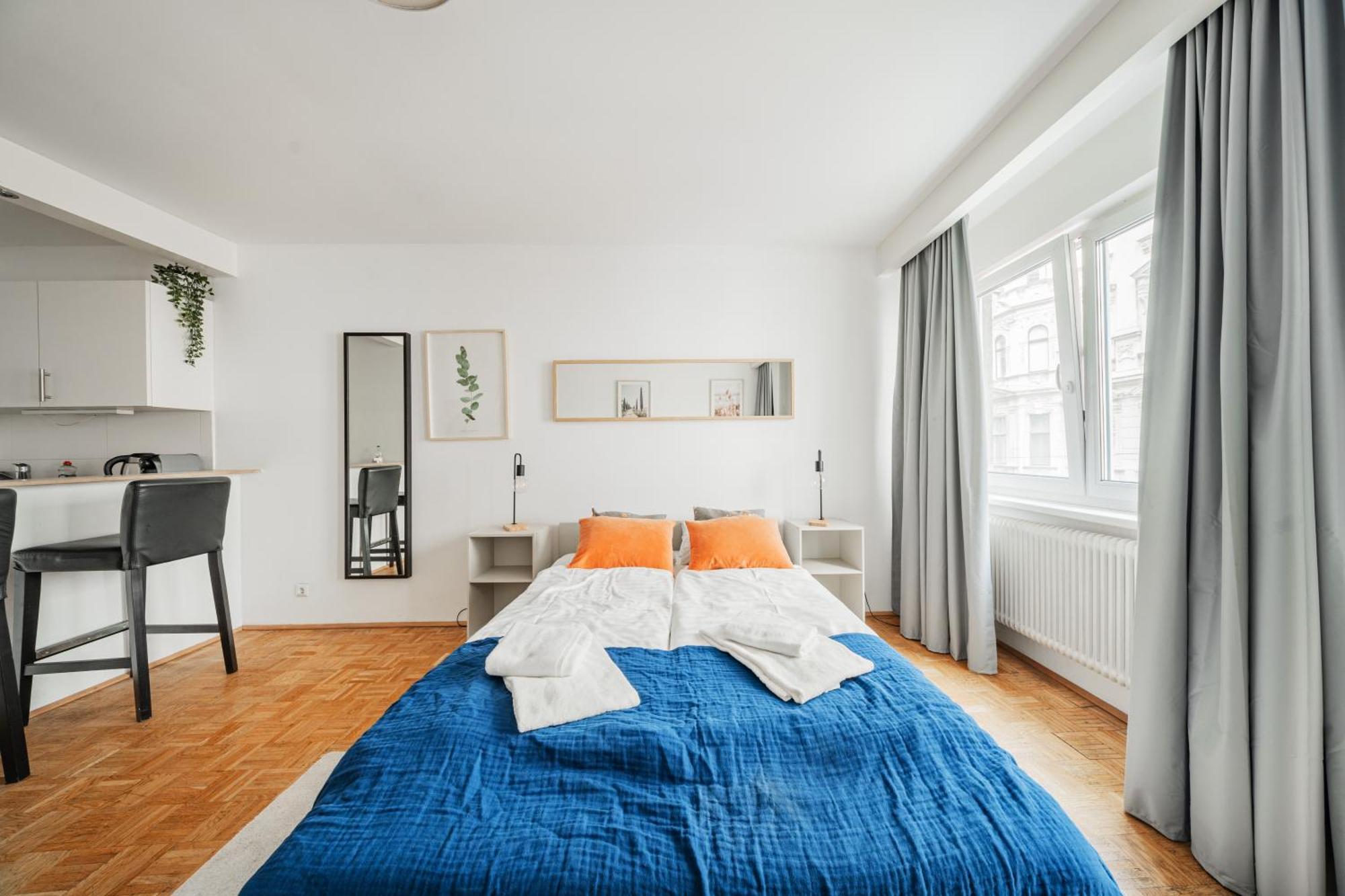 Апартаменты Studio Next To Karlskirche #17 Вена Экстерьер фото